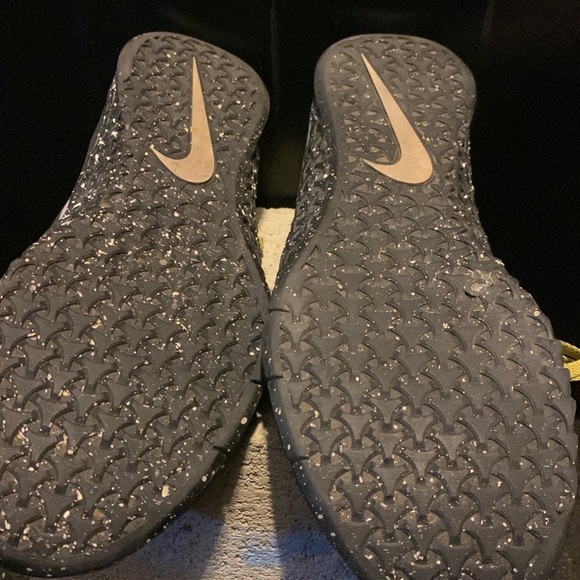 Womens Nike Metcon Athletic shoe - Picture 2 of 4